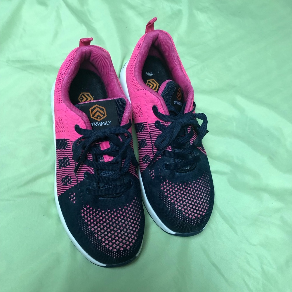 Safety shoes for women